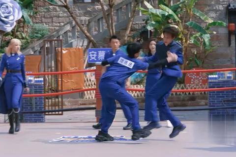 奔跑挑战赛：撕名牌对决x指压板冲刺-兄弟团爆笑闯关全纪录