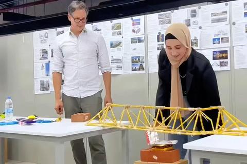 桥梁建筑师：创意搭建与结构挑战-策略设计与力学考验