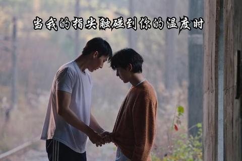 花间邂逅_指尖轻触绽放的浪漫絮语