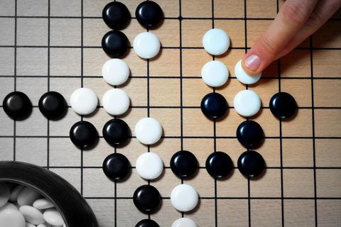 黑白棋道：智谋交锋下的棋盘攻守对决黑白争锋_策略布局与胜负逆转的智力较量方寸之间_黑白棋局的脑力博弈与制胜法则智弈乾坤：黑白棋子间的谋略攻防战棋盘风暴_黑白转换中的策略与计算艺术黑白棋局：脑力激荡与策略制胜的双重挑战智谋黑白_翻转胜负的棋盘策略对决弈界纵横：黑白棋子攻防中的智慧较量智控棋盘_黑白博弈中的策略风暴与逆袭之道智弈黑白_棋盘上的策略风暴与胜负艺术
