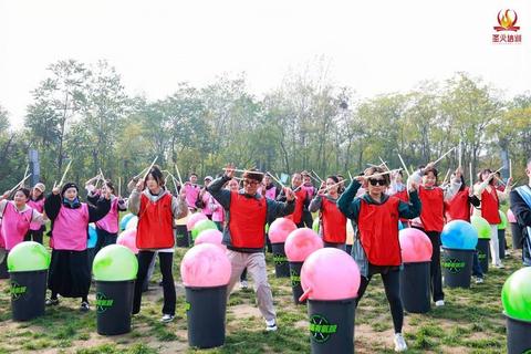 晨会游戏惩罚大集合：趣味互动挑战点燃团队活力