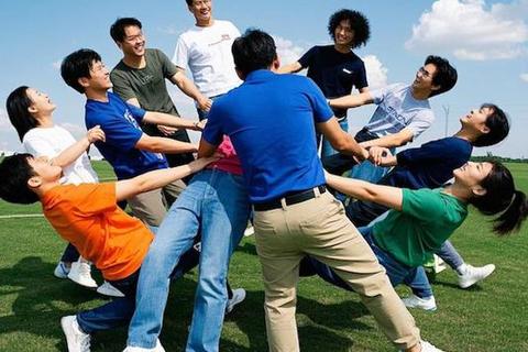 五人聚会趣味游戏集锦:欢乐互动挑战与团队协作时刻