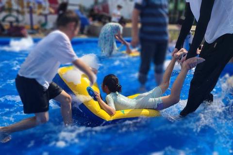 清凉夏日大挑战:女生脱光游戏真人互动派对火热来袭 清凉夏日大挑战:女生脱光游戏真人互动派对火热来袭