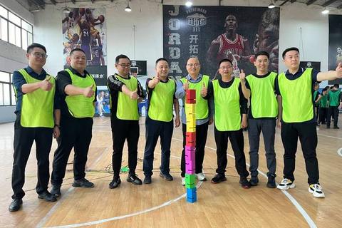 15人团队互动游戏：策略协作与挑战乐趣并行