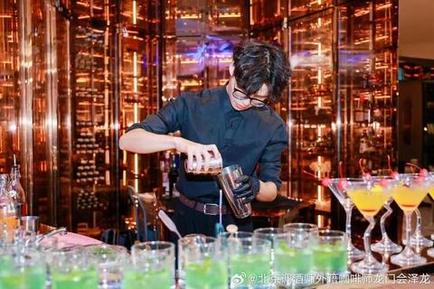 醉意调配师：指尖鸡尾酒实验室与创意挑战场