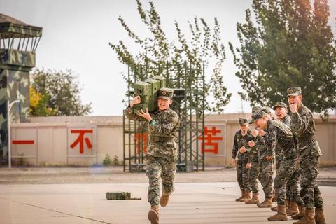 部队体能挑战赛:趣味游戏激活军营战斗力 部队体能挑战赛:趣味游戏激活军营战斗力