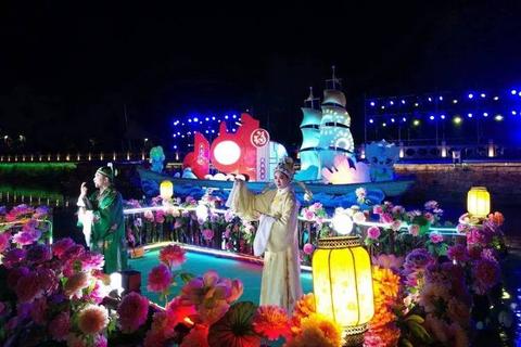 烟花戏月夜游盛典：古风奇幻之旅点亮仲夏星空
