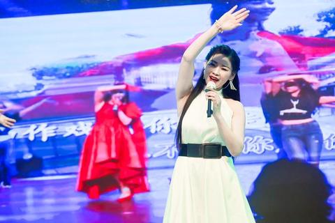俏丽猜拳擂台赛_倾城佳人指尖对决赢好礼