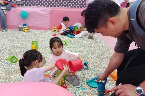 小小工程师的挖掘乐园-趣味驾驶与沙池挑战大闯关