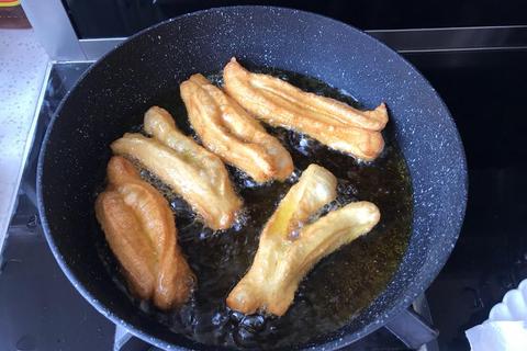 油条为什么加明矾？健康隐患与无铝蓬松技术新突破