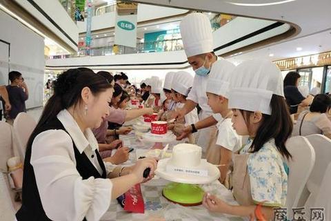 童趣蛋糕DIY工坊：创意烘焙游戏与甜蜜亲子互动时光
