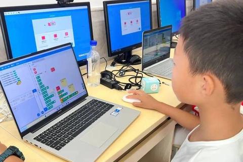 幼儿电脑乐园:趣味编程与安全探索成长营