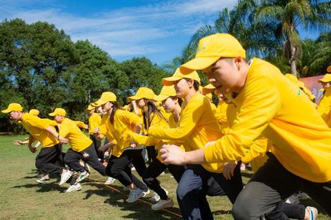 拉人游戏：团队协作与欢乐互动的竞技拉力挑战