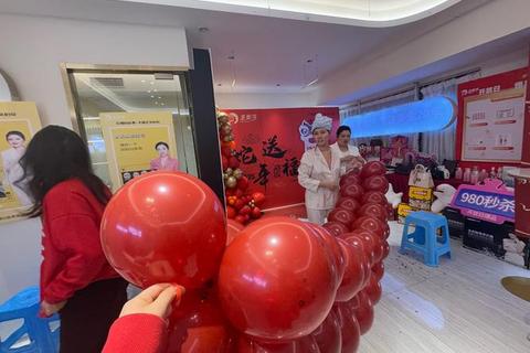 气球狂欢派对：空中飘浮大挑战赛