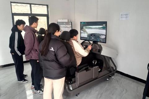 驾考大师：沉浸式学车模拟器-真实道路驾驶训练与虚拟考场挑战