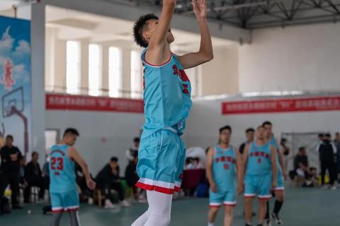 篮球趣味挑战赛:运球投篮接力_欢乐大比拼 篮球趣味挑战赛:运球投篮接力_欢乐大比拼