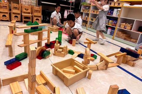 积木游戏启迪幼儿创造力-搭建快乐童年成长时光  第1张