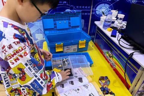工坊游戏创想营：策略搭建与协作挑战的沉浸式体验
