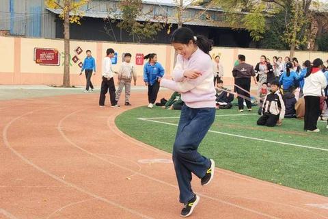绳圈挑战赛:套绳技巧大比拼_决胜灵活手腕与精准度 绳圈挑战赛:套绳技巧大比拼_决胜灵活手腕与精准度