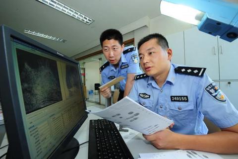 资深警察局长180天生存指南与全案件破案流程详解