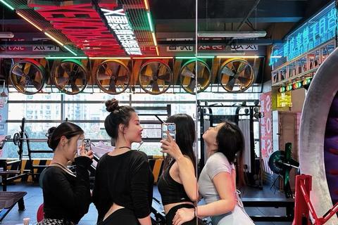 蜜臀挑战：美女互动惩罚游戏_指尖轻拍趣味闯关大作战