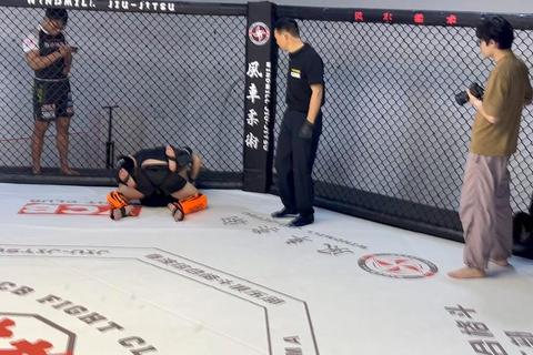 UFC手游高阶攻略：三招制霸真实格斗实战技巧