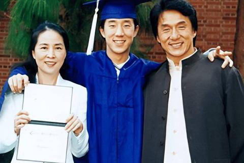 成龙儿子为什么叫房祖名 深度解析其姓名背后的家族传承故事