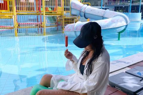 美女三点式夏日海边吸睛穿搭与拍摄技巧全解析