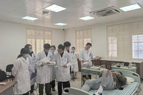 医者仁心：模拟诊疗挑战_体验急救与手术的紧张时刻