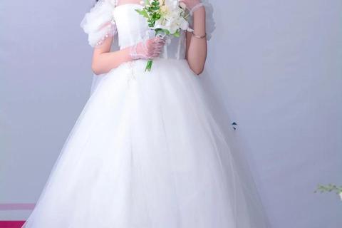 婚纱绮梦:时尚新娘的浪漫试炼与礼服定制之旅 婚纱绮梦:时尚新娘的浪漫试炼与礼服定制之旅