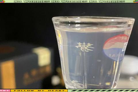 猜猜哪个杯子先注满水总选错三步观察水流路径秒辨答案