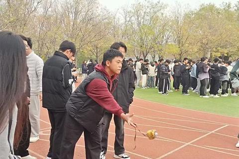 灵动投掷大比拼：趣味扔球挑战赛解锁欢乐运动新姿势