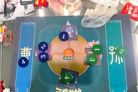 指尖舞动方向_上下左右迷宫逃脱与策略对决 指尖舞动方向_上下左右迷宫逃脱与策略对决