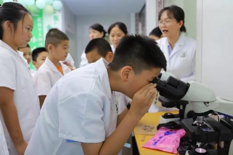 医者童心_趣味角色体验游戏-小小医生诊疗室大冒险