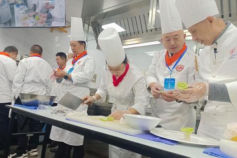 料理战场：五星主厨的烹饪对决与创意美食工坊