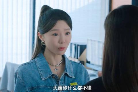 职场逆袭攻略：首席助理升职考核中的双向暗恋心跳交锋