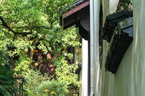 花径探幽：古风游园解谜与沉浸式园林探索之旅