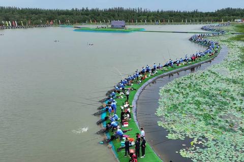 碧波垂纶争霸赛：沉浸式钓鱼竞技挑战场