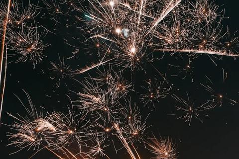 烟花绽放瞬间高清下载合集：绚丽夜空盛典素材免费获取