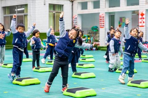 趣味运动与想象飞扬-幼儿园启蒙游戏精选_动手动脑快乐成长 趣味运动与想象飞扬-幼儿园启蒙游戏精选_动手动脑快乐成长