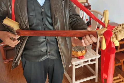 龙头三弦演奏技巧全解析：传统乐器入门教学与艺术魅力探索-第1张图片-凡奇硬核学院