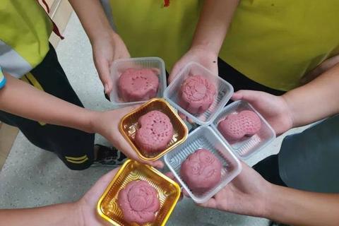 中秋月圆庆团圆-趣味月饼制作挑战赛小游戏_指尖烘焙创意对决